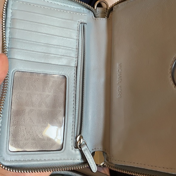 Michael Kors Baby Blue Bag w/ Quilted wallet - Picture 5 of 11